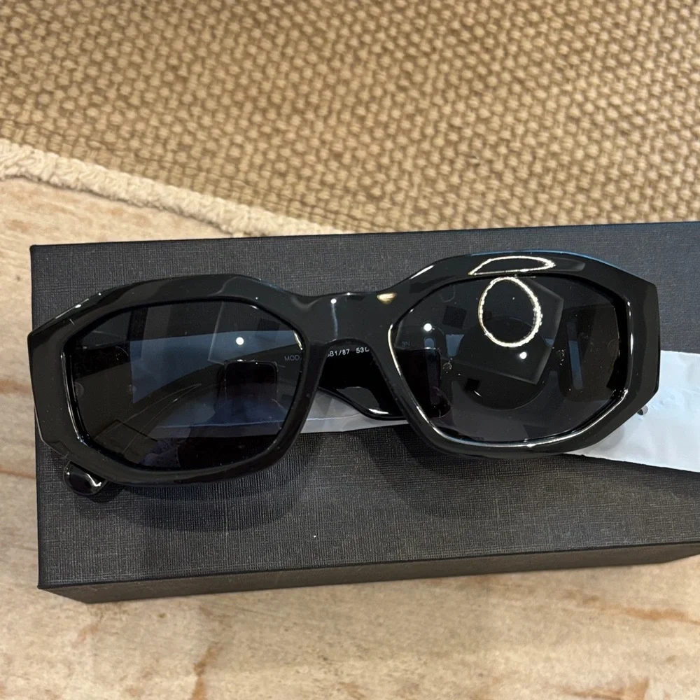 Versace Elegant Black VR Headset